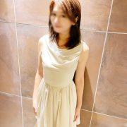本日待望の某有名コンテストのファイナリストである新人超美人マダムデビュー